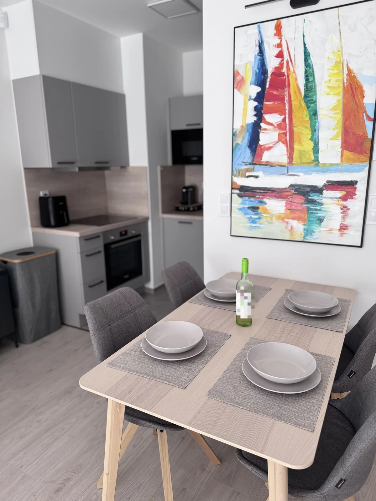 Étkező és amerikai konyha a SilverBay Residence 017 apartmanban